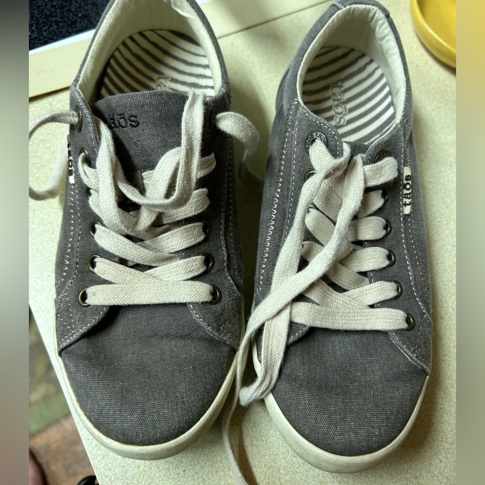 Taos gray sneaker